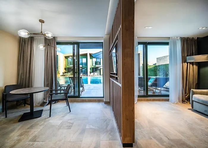 Hvd Reina Del Mar - Premium Service & Free Parking מלון