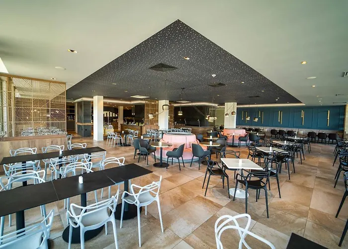 Hvd Reina Del Mar - Premium Service & Free Parking מלון